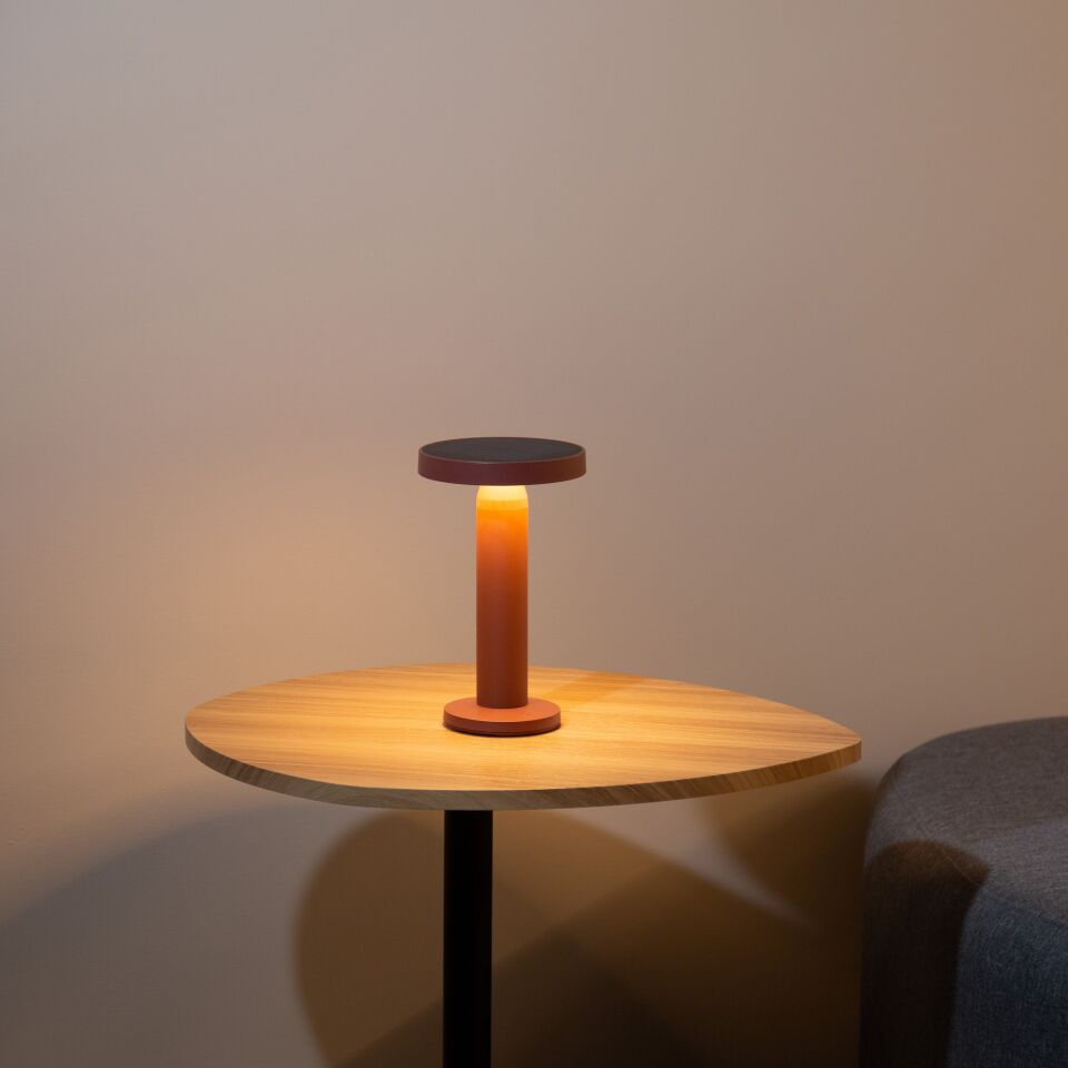 VİGDİS KIRMIZI SOLAR MASA LAMBASI OIA LIGHT-RED