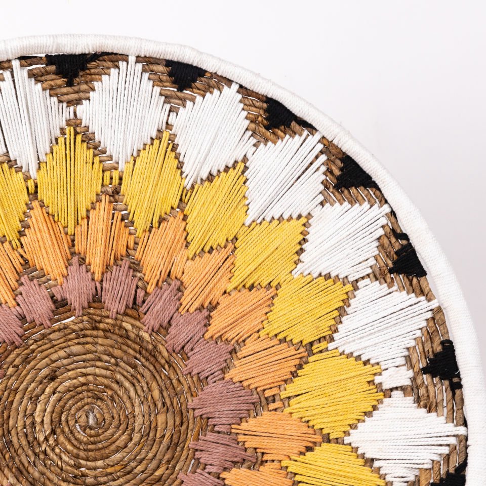 ACAMAS BANANA-YARN DEKOR 76X76X12CM OIA LIGHT